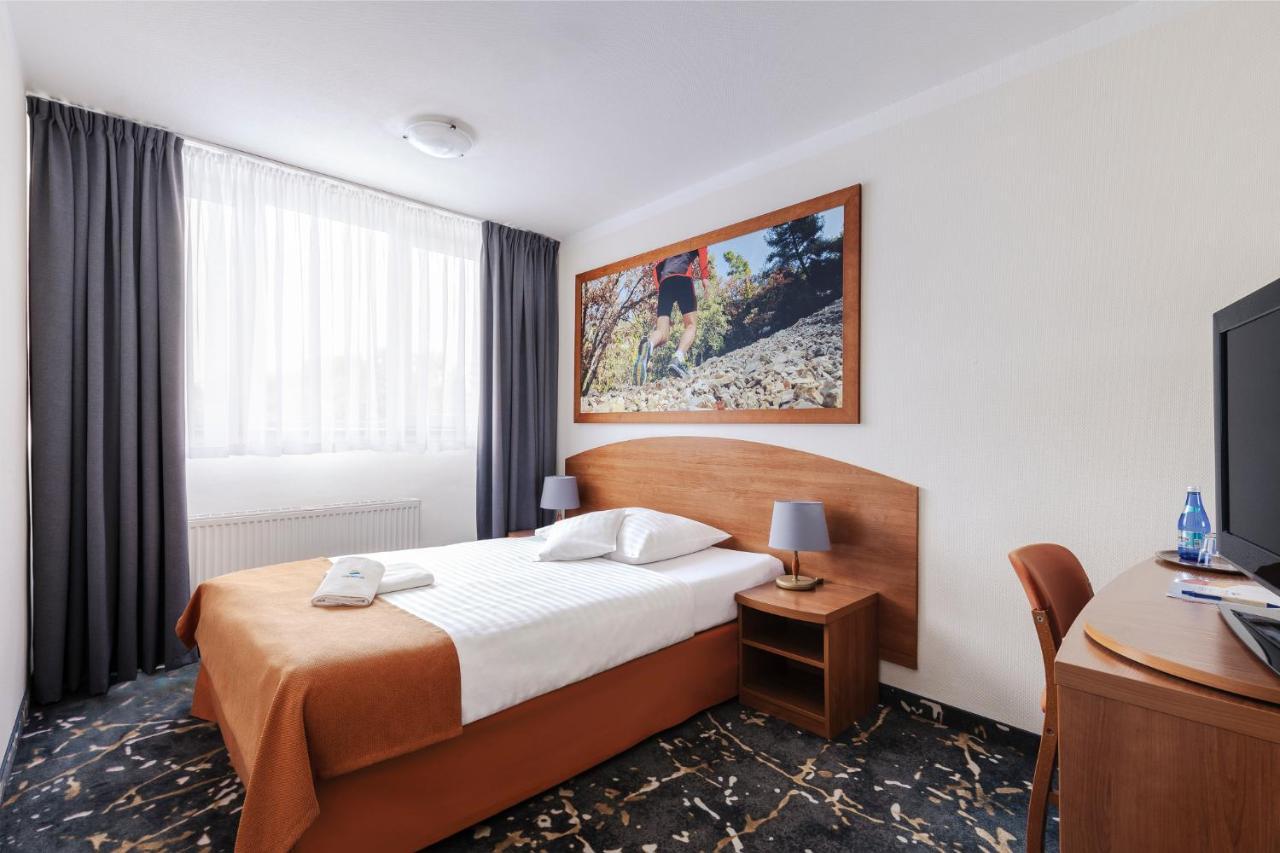 Interferie Aquapark Sport Hotel Malachit Świeradów-Zdrój Екстериор снимка